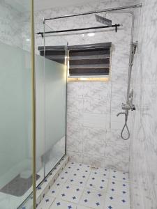 Bilik mandi di ambiance abodes