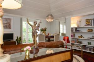 a living room with a statue of a woman on a table at Casa do Castelo in Lisbon