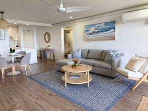 Et opholdsområde på Luxe Oceanfront Escape, Ocean Views with AC Comfort