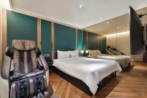 Postel nebo postele na pokoji v ubytování Ulsan Samsan Hotel Grand Gem