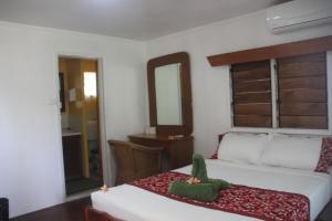 Mana Backpacker and Dive Resort客房内的一张或多张床位