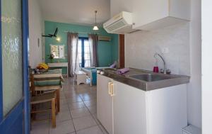 Kuchyň nebo kuchyňský kout v ubytování Contaratos Holiday Lettings