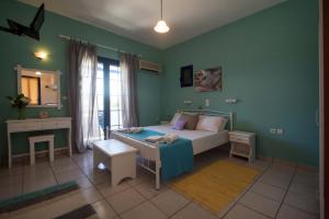 Postel nebo postele na pokoji v ubytování Contaratos Holiday Lettings