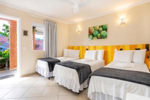 Cama ou camas em um quarto em Pousada Azul da Cor do Mar mais 37 fotos