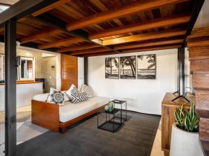 Ένα ή περισσότερα κρεβάτια σε δωμάτιο στο Bisma Apartment Canggu +22 φωτογραφίες