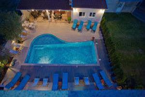 Bazén v ubytování Apartments Gold nebo v jeho okolí