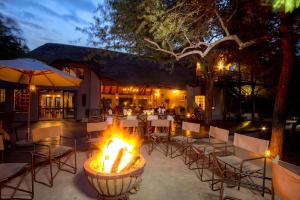 Restaurace v ubytování Mvuradona Safari Lodge