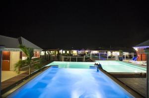 Sundlaugin á Gîte Orchidée piscine commune eða í nágrenninu