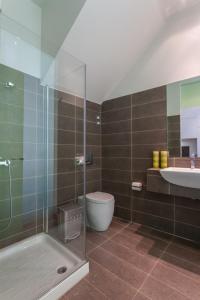 Kylpyhuone majoituspaikassa Faro Apartments