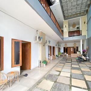an open living room with a tile floor at Village Homestay Yogyakarta RedPartner in Yogyakarta