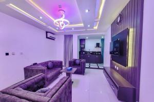 TV a/nebo společenská místnost v ubytování Hilton Euphoria Hotel