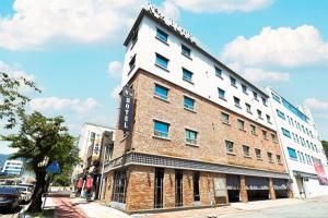 Gallery image of Changwon Jinhae Number 25 Gwanghwa-dong Branch in Changwon +16 photos