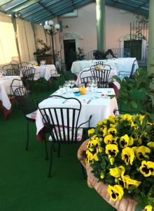 A restaurant or other place to eat at Hotel Mazzoleni