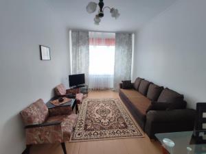 a living room with a couch and a table at Апартаменты у погранпункта in Narva