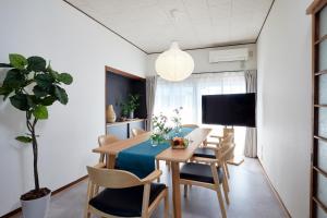 TV a/nebo společenská místnost v ubytování Momo No Yado Nagashima Nagoya