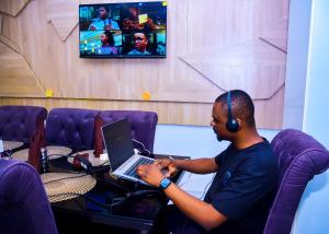 TV/trung tâm giải trí tại Hilton Euphoria Hotel