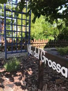 Zahrada ubytování Villa del Grossa Будинок з каміном та чаном на дровах + 37 fotografií