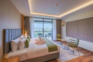 Postel nebo postele na pokoji v ubytování EVORA Resort and SPA + 89 fotografií