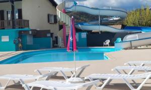 a pool with two lawn chairs and a water slide at Les flots de Condrieu - VIA -RHÔNA -8 pers, et vue sur Rhône-BBQ in Condrieu