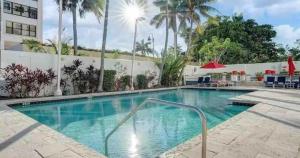 Kolam renang di atau dekat dengan Modern Condo by the Beach, Water Taxi Stop, Prime Location!