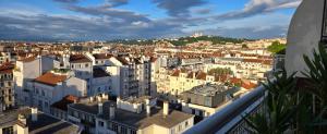 Nespecifikovaný výhled na destinaci Lyon nebo výhled na město při pohledu z apartmánu