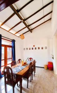 Ruang duduk di Suvasam Negombo Beach House