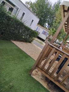 Κήπος έξω από το MOBIL HOME l'EDEN