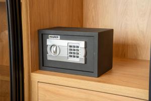 Φωτογραφία από το άλμπουμ του Boutique Hotel Lux Rooms B-Five στην Μπούντβα +43 φωτογραφίες