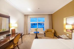 Postel nebo postele na pokoji v ubytování La Sapinette Hotel Dalat