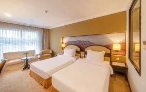 Postel nebo postele na pokoji v ubytování La Sapinette Hotel Dalat