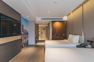 TV a/nebo společenská místnost v ubytování Atour S Hotel Shanghai Xujiahui Tianyaoqiao