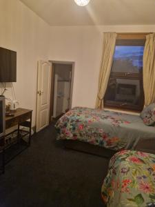Una cama o camas en una habitación de The Guest House in Sheringham