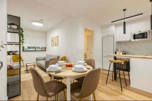 a kitchen and a living room with a table and chairs at Apartamento - 2HAB - 4PAX - Platería - Murcia in Murcia
