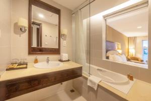 Koupelna v ubytování La Sapinette Hotel Dalat