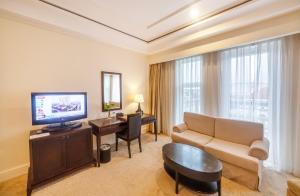 TV a/nebo společenská místnost v ubytování La Sapinette Hotel Dalat