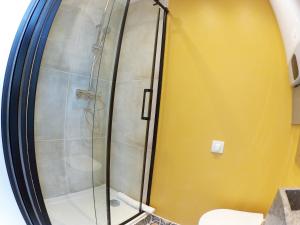 Ένα μπάνιο στο Le Petit Jacques Cognac Studio +3 φωτογραφίες