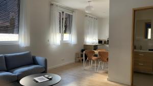 a living room with a couch and a table at Le Lounge Hénaux in Lille