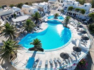 La alberca dentro o cerca de Caldera View Resort - Adults Only