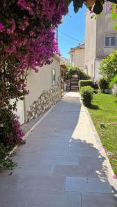 Um jardim em Alkistis House