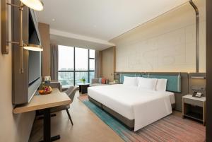 Uma cama ou camas num quarto em EVEN Hotel Chengdu High-Tech Zone, an IHG Hotel