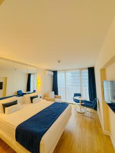 Postel nebo postele na pokoji v ubytování Batumi VIP hotel