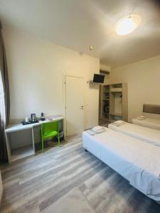 A bed or beds in a room at Hotel Giardinetto Al Sant'Orsola