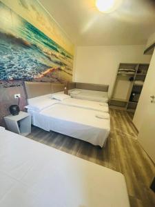 A bed or beds in a room at Hotel Giardinetto Al Sant'Orsola