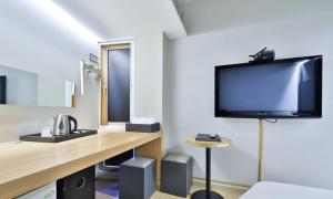 TV a/nebo společenská místnost v ubytování Hotel TAO