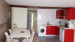 Kuchnia lub aneks kuchenny w obiekcie Apartamentos-Bermeo