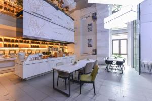 Posezení v ubytování Atour Hotel Xujiahui Meiying