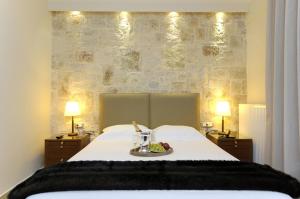 a bedroom with a bed with a plate of food on it at Styga Mountain Resort in Zarouchla