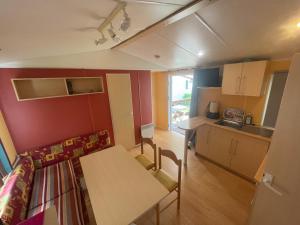 Kuchyň nebo kuchyňský kout v ubytování Mobil Home, S4, Turner
