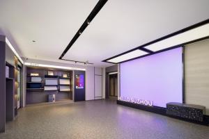 TV a/nebo společenská místnost v ubytování Atour Light Hotel Suzhou Guanqian Street Chayuanchang Subway Station
