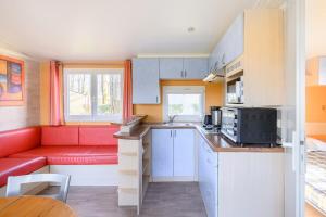 Imagen de la galería de Mobil-home 6 personnes 3 chambres, en La Boissière-de-Montaigu 13 fotos más